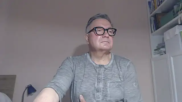 Snapshot of YOU6me chatting on 8, 6, 2026 YOU6me online show from 8, 6, 2026