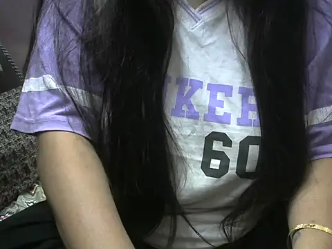 Snapshot of Bold-Radhika chatting on 18, 11, 2025 Bold-Radhika online show from 18, 11, 2025