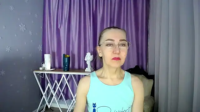 Snapshot of queen_a_n_i chatting on 2, 2, 2025 queen a n i online show from 2, 2, 2025