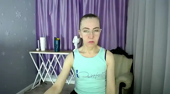 Snapshot of queen_a_n_i chatting on 28, 2, 2025 queen a n i online show from 28, 2, 2025