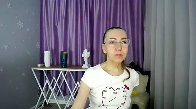 Snapshot of queen_a_n_i chatting on 15, 3, 2025 queen a n i online show from 15, 3, 2025