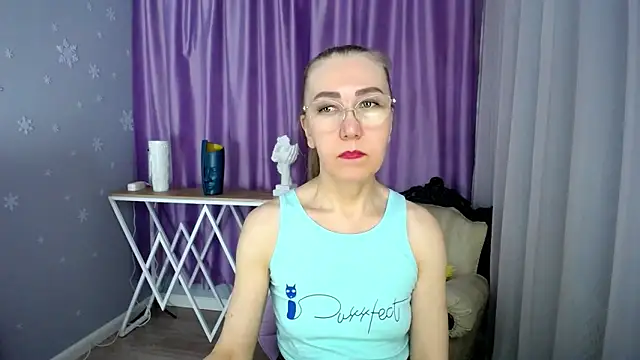 Snapshot of queen_a_n_i chatting on 18, 3, 2025 queen a n i online show from 18, 3, 2025