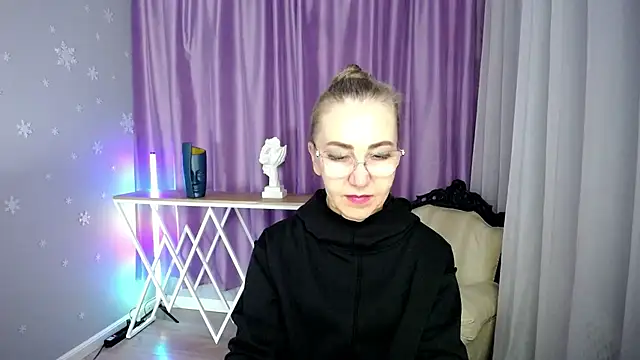 Snapshot of queen_a_n_i chatting on 26, 9, 2025 queen a n i online show from 26, 9, 2025