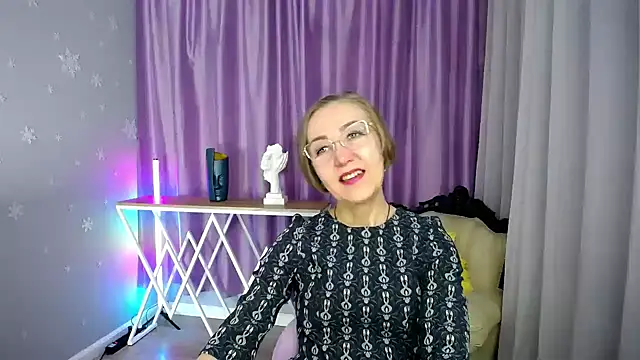 Snapshot of queen_a_n_i chatting on 5, 10, 2025 queen a n i online show from 5, 10, 2025