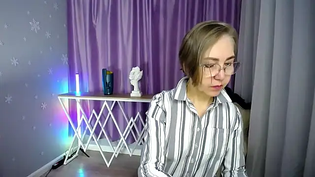 Snapshot of queen_a_n_i chatting on 18, 10, 2025 queen a n i online show from 18, 10, 2025