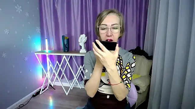 Snapshot of queen_a_n_i chatting on 30, 10, 2025 queen a n i online show from 30, 10, 2025