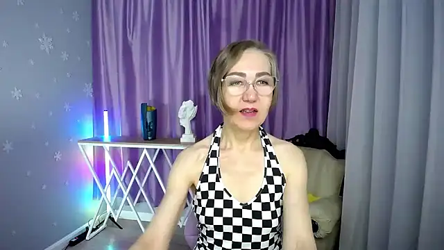 Snapshot of queen_a_n_i chatting on 31, 10, 2025 queen a n i online show from 31, 10, 2025