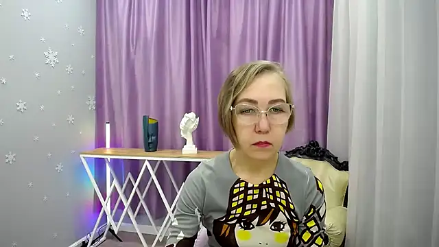 Snapshot of queen_a_n_i chatting on 17, 11, 2025 queen a n i online show from 17, 11, 2025