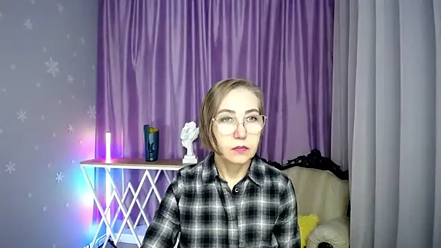 Snapshot of queen_a_n_i chatting on 28, 11, 2025 queen a n i online show from 28, 11, 2025