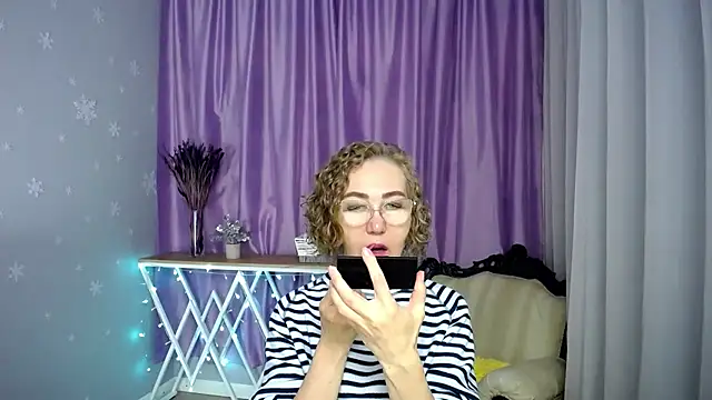 Snapshot of queen_a_n_i chatting on 24, 6, 2026 queen a n i online show from 24, 6, 2026