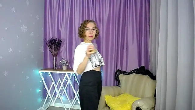 Snapshot of queen_a_n_i chatting on 28, 6, 2026 queen a n i online show from 28, 6, 2026