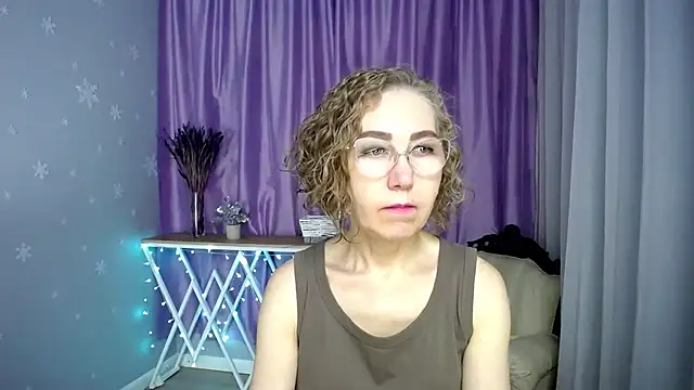 Snapshot of queen_a_n_i chatting on 3, 7, 2026 queen a n i online show from 3, 7, 2026