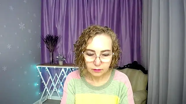 Snapshot of queen_a_n_i chatting on 4, 7, 2026 queen a n i online show from 4, 7, 2026