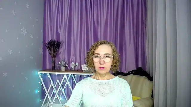Snapshot of queen_a_n_i chatting on 5, 7, 2026 queen a n i online show from 5, 7, 2026
