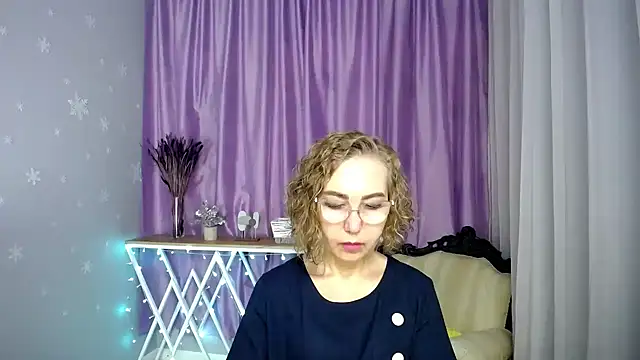 Snapshot of queen_a_n_i chatting on 8, 7, 2026 queen a n i online show from 8, 7, 2026