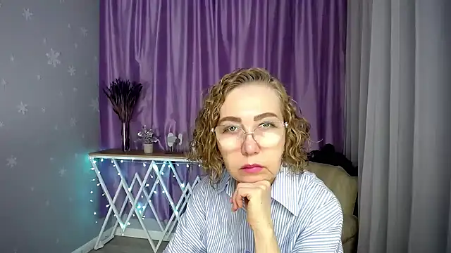 Snapshot of queen_a_n_i chatting on 9, 7, 2026 queen a n i online show from 9, 7, 2026