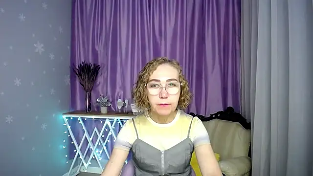 Snapshot of queen_a_n_i chatting on 12, 7, 2026 queen a n i online show from 12, 7, 2026