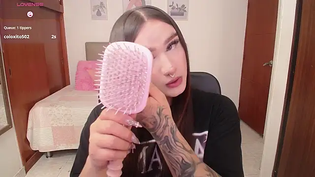 Snapshot of Miley_Baker chatting on 26, 11, 2025 Miley Baker online show from 26, 11, 2025