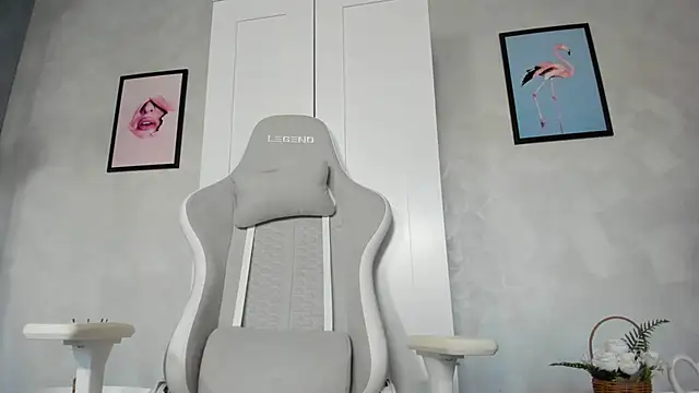 Naila18 online show from 8, 3, 2025