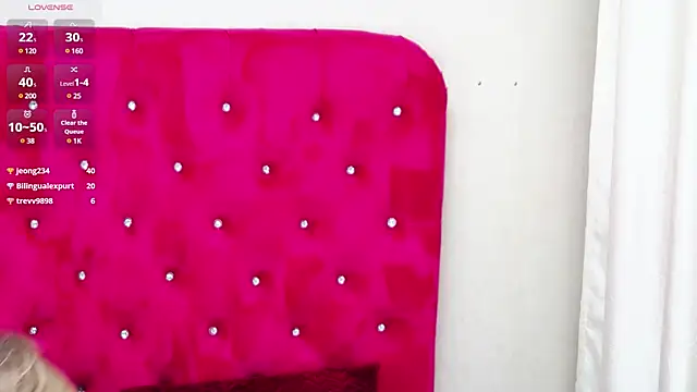 LoraDelNiro online show from 8, 1, 2025