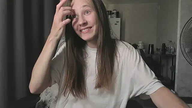 Courtney Luv online show from 26, 7, 2026