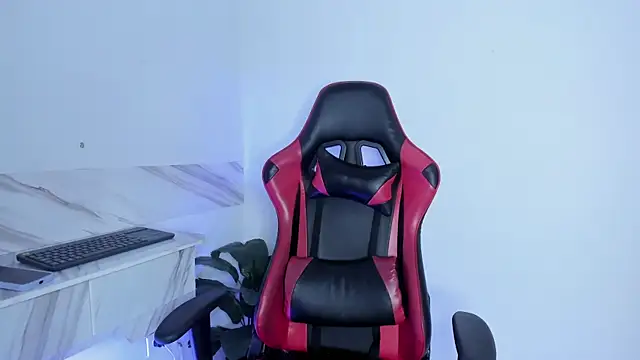  liathompsom09 online show from 13, 1, 2025