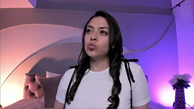 Nicolle W online show from 5, 2, 2025