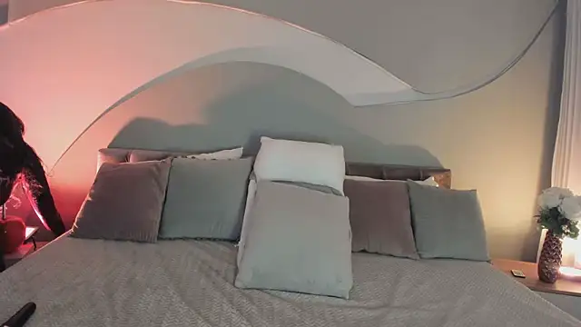 Nicolle W online show from 27, 11, 2025