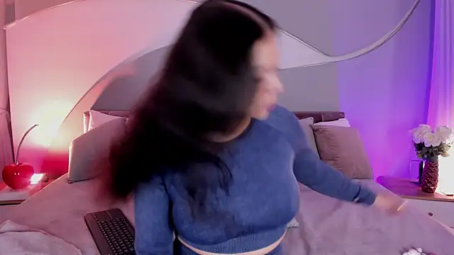 Nicolle W online show from 21, 4, 2026