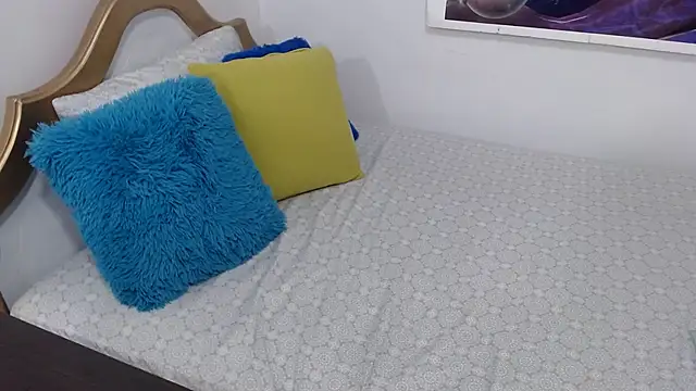 emiliaa hot online show from 15, 2, 2025