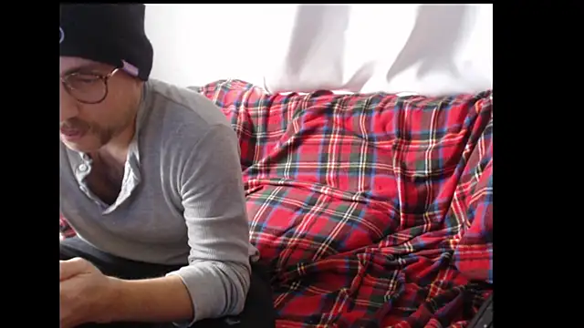 Snapshot of whiskyjane69 chatting on 12, 11, 2025 whiskyjane69 online show from 12, 11, 2025