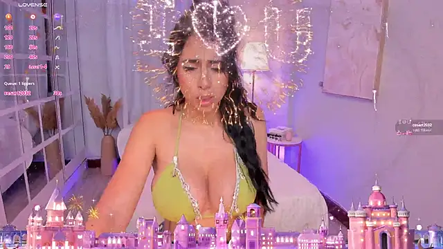 LeahJones  online show from 28, 4, 2026