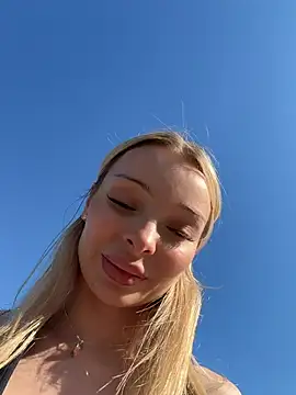 HannaXLove online show from 28, 7, 2026