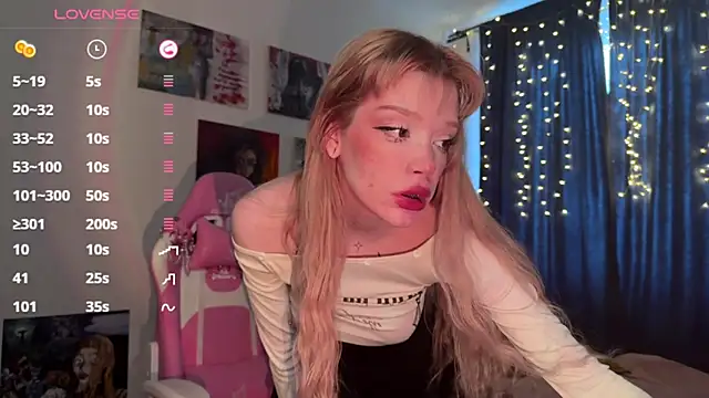 boobsybootie online show from 8, 3, 2025