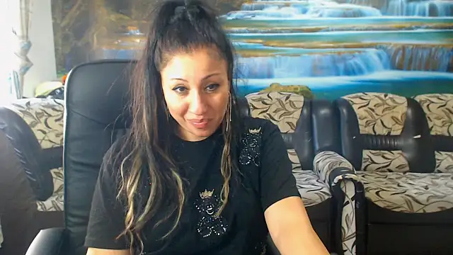 Snapshot of MoistMady chatting on 3, 11, 2025 MoistMady online show from 3, 11, 2025