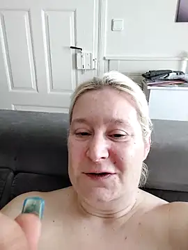 Snapshot of GeileEstelle chatting on 12, 3, 2025 GeileEstelle online show from 12, 3, 2025