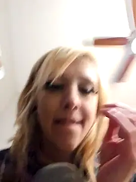 AmethystFoxx online show from 4, 3, 2025