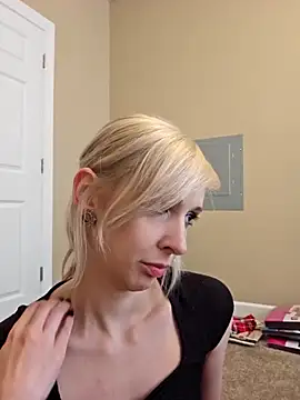 AmethystFoxx online show from 13, 9, 2025