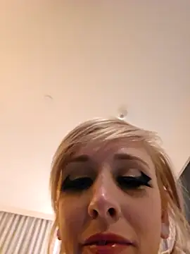 AmethystFoxx online show from 25, 2, 2026