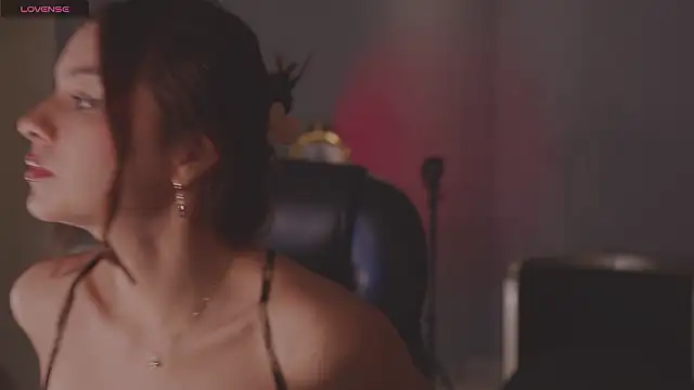 NaomiSainz online show from 27, 2, 2026