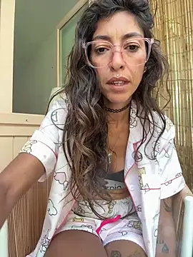 amanilouve online show from 18, 4, 2026