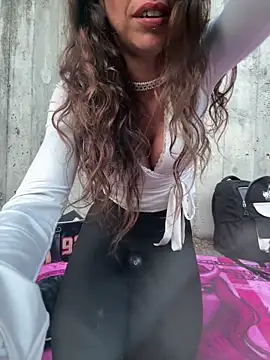 amanilouve online show from 21, 4, 2026