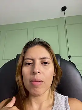 Snapshot of ROSE__15 chatting on 26, 10, 2025 ROSE 15 online show from 26, 10, 2025