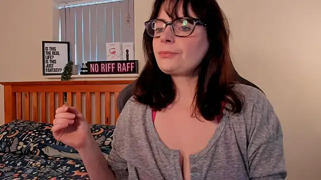 LucieWinters UK online show from 3, 1, 2025