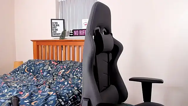 LucieWinters UK online show from 19, 3, 2025