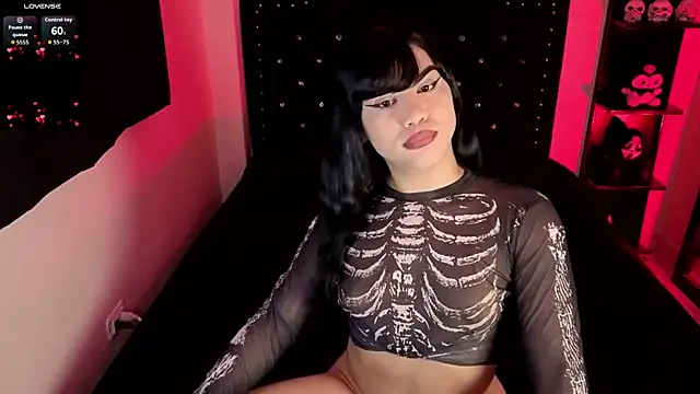 My vampire Mia online show from 28, 4, 2026