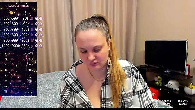 Snapshot of AlanaBrox chatting on 8, 12, 2024 AlanaBrox online show from 8, 12, 2024