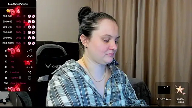 Snapshot of AlanaBrox chatting on 17, 11, 2025 AlanaBrox online show from 17, 11, 2025