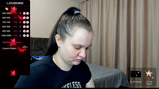 Snapshot of AlanaBrox chatting on 20, 12, 2025 AlanaBrox online show from 20, 12, 2025