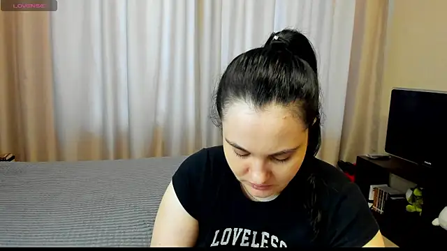 Snapshot of AlanaBrox chatting on 8, 3, 2026 AlanaBrox online show from 8, 3, 2026